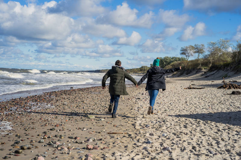 Wandern am Strand der Insel Usedom