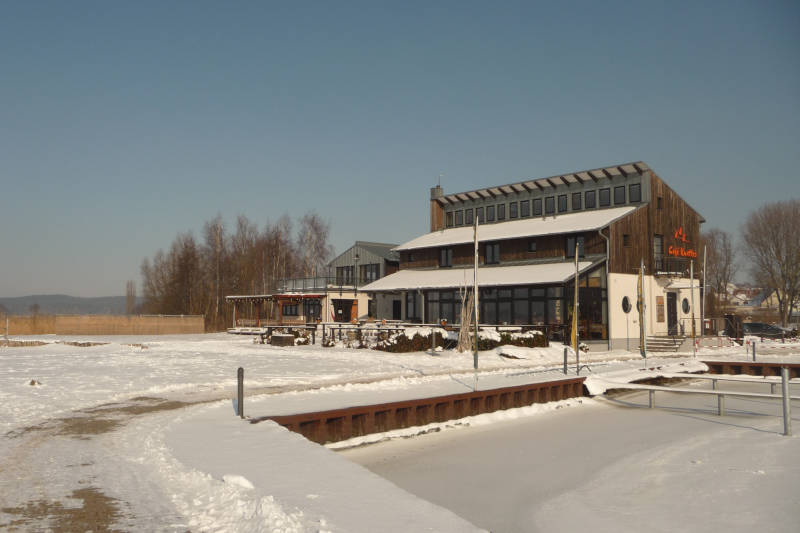 Verschneites Cafe Knatter in Ückeritz